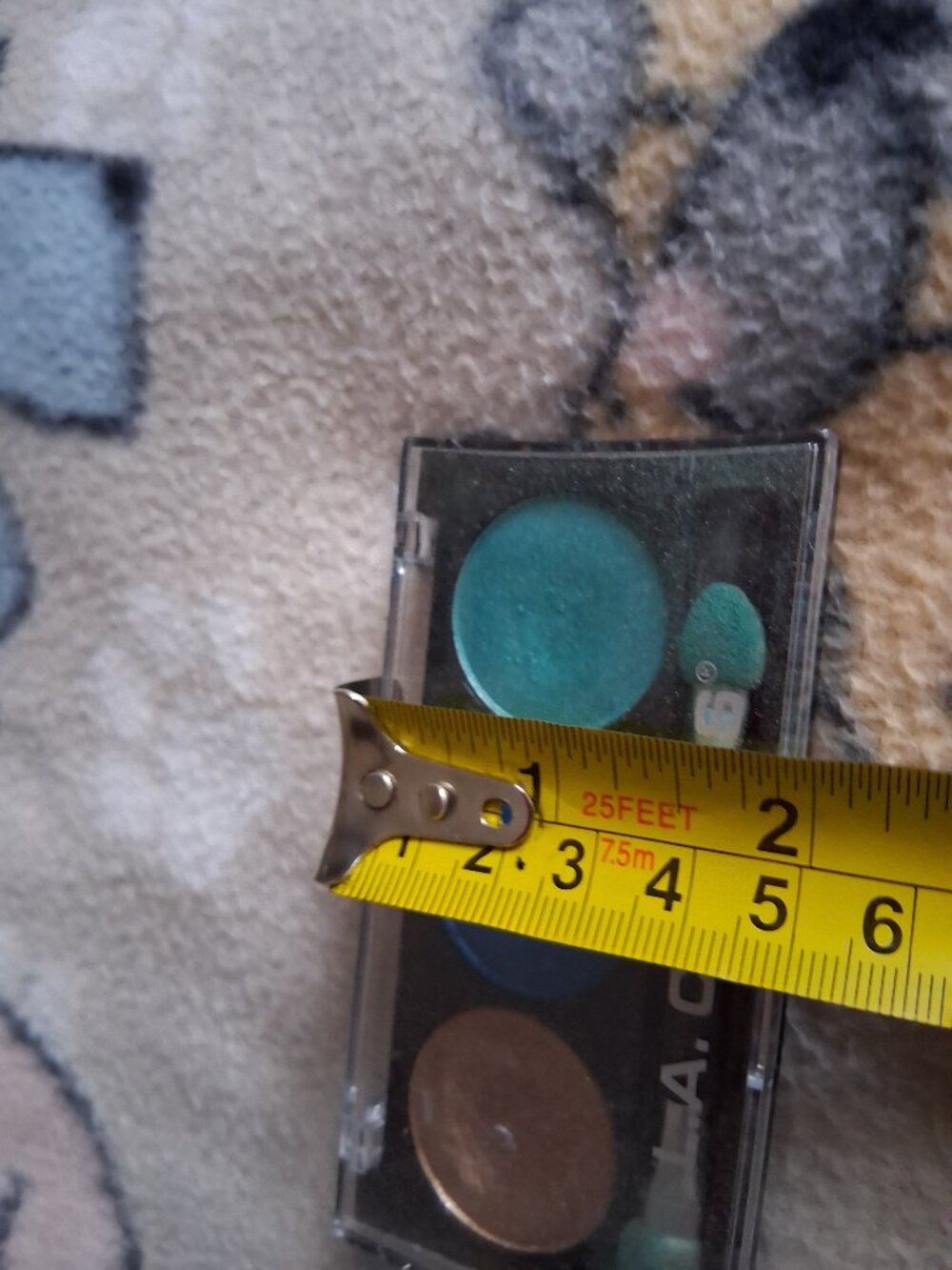 eye shadow - Picture 3 of 4